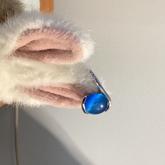 Size 8 blue abalone for the stone.beautiful piece never worn. - Picture 1 of 3